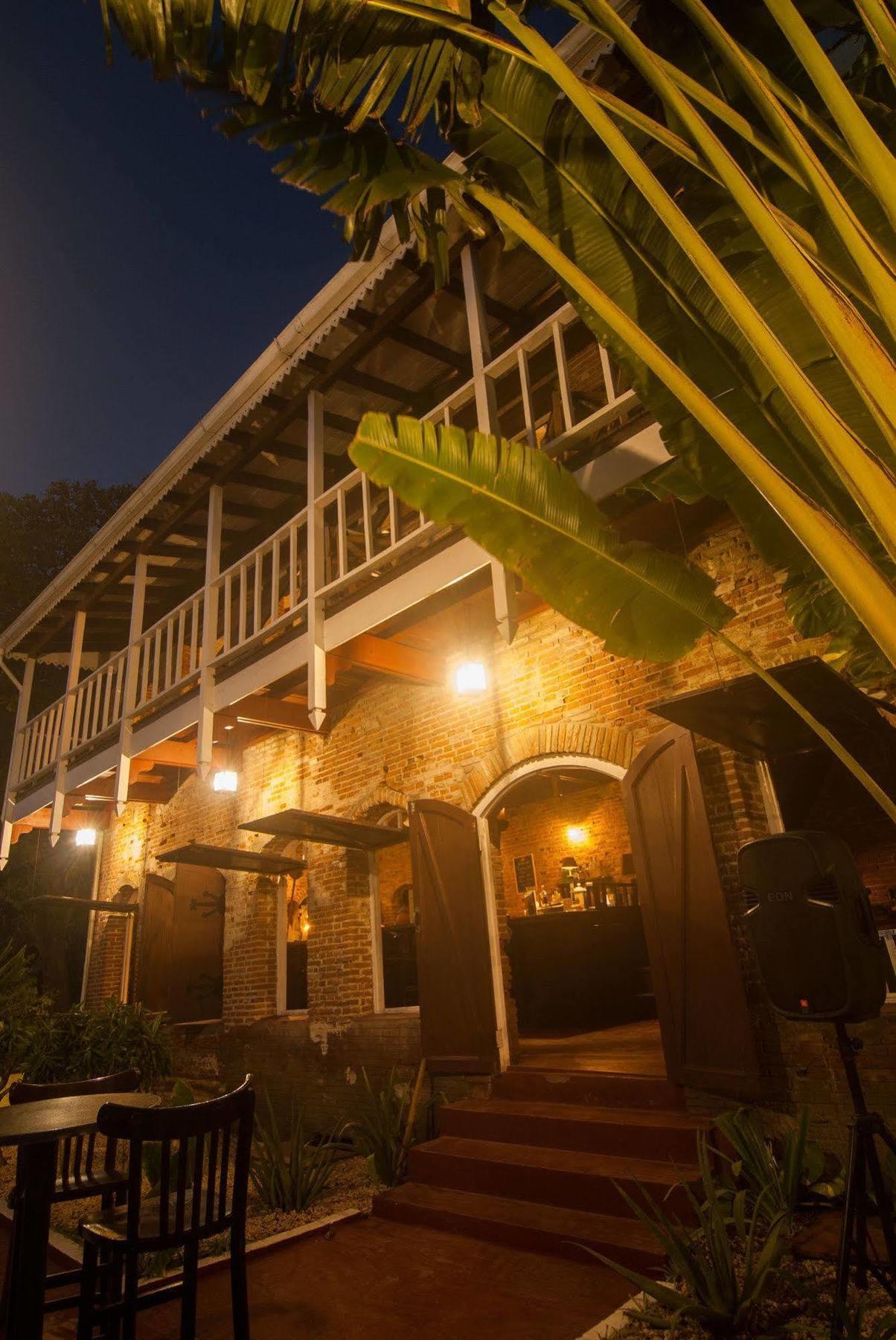 오랑예스타트 The Old Gin House 아파트 호텔 외부 사진